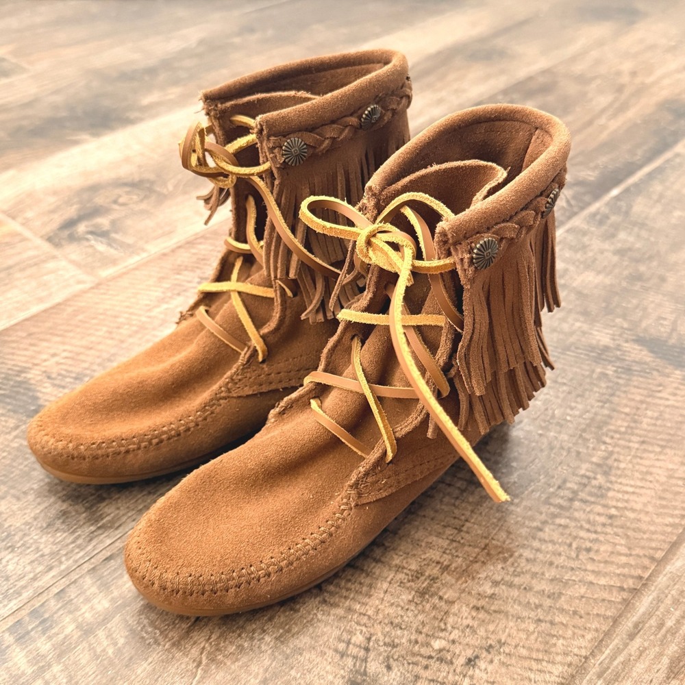 Minnetonka Women's Double Fringe Tramper Boot, Brown, 5
